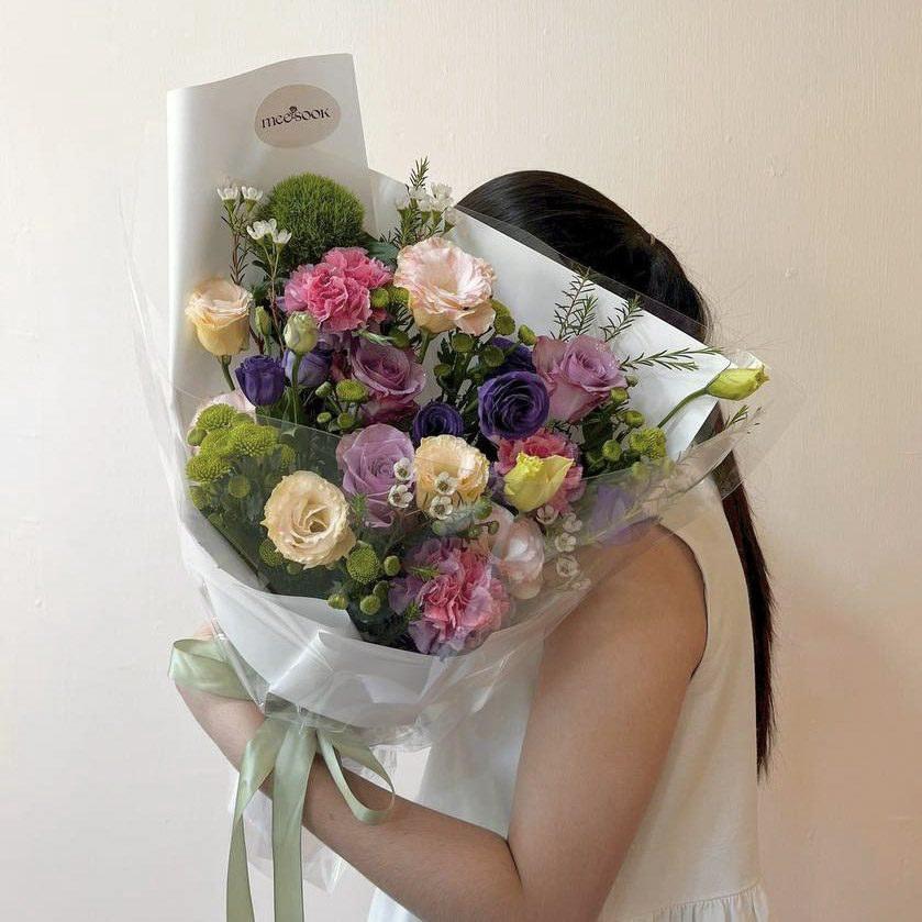 ช่อดอกไม้โทนม่วง-ชมพู-เขียว Romantic Garden ไซส์ S+ — ช่อครบรอบที่หวานโรแมนติกและอ่อนโยน