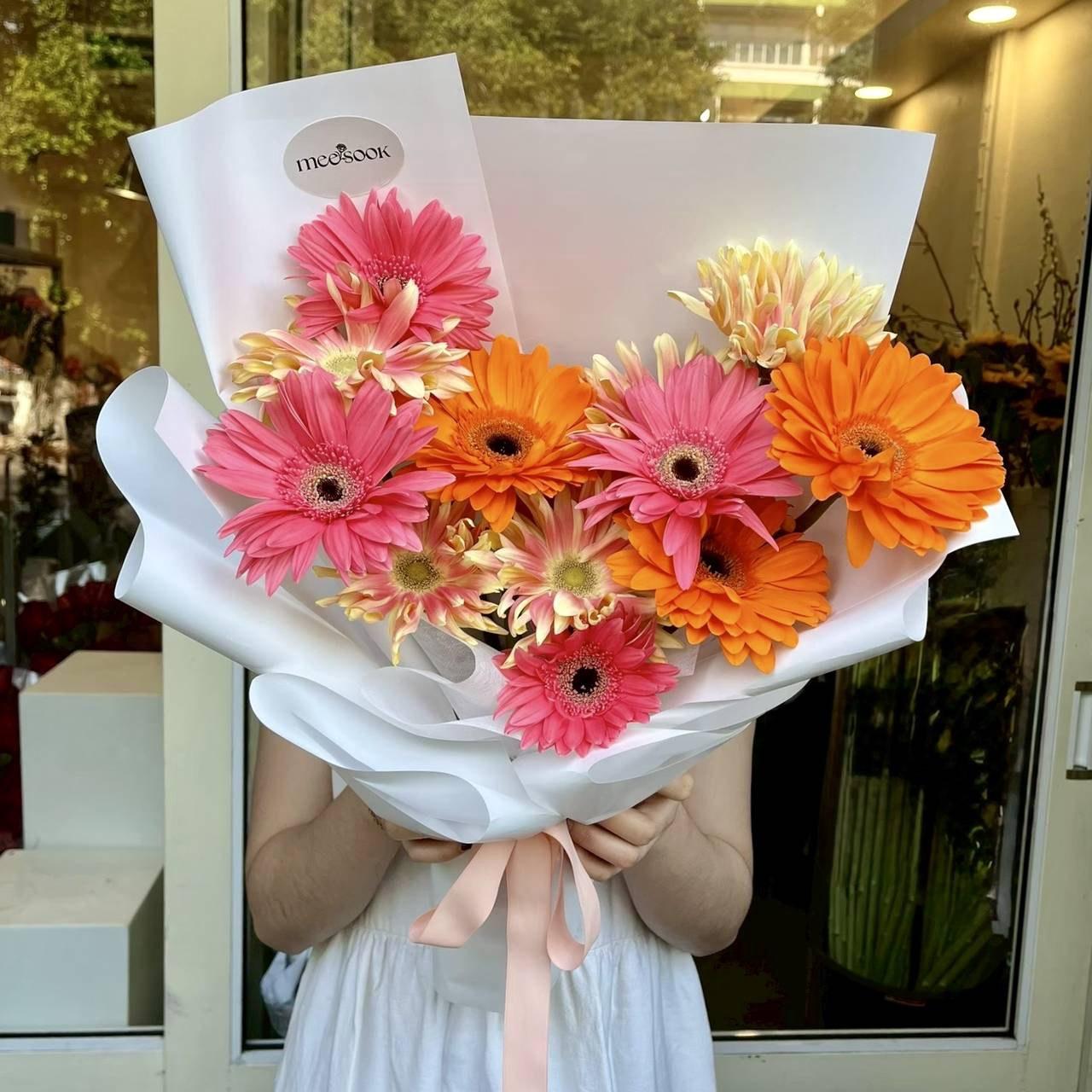 ช่อดอกไม้โทนชมพู-ส้ม-เหลือง Mixed Gerbera ไซส์ XS — ช่อสดใสสำหรับวันเกิดและวันแสดงความยินดี