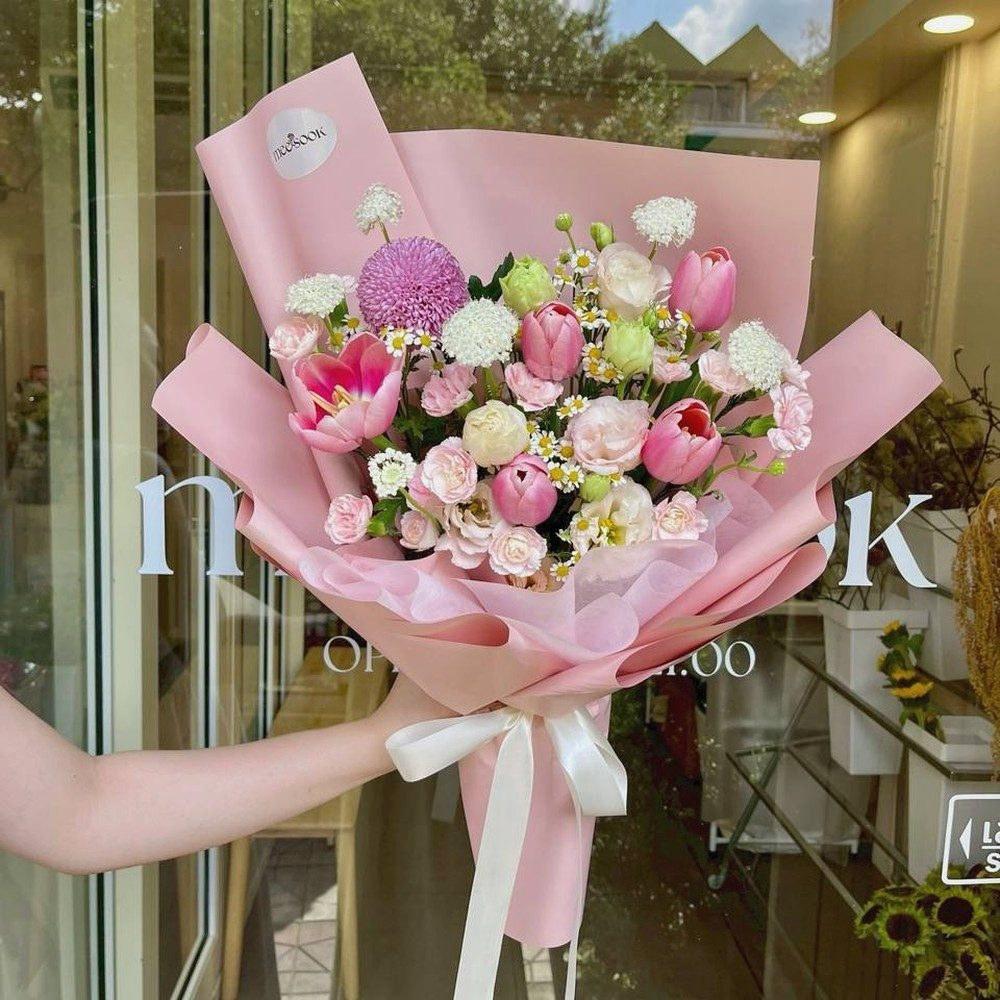 มาคนเดียวก็จัดดอกไม้ได้ เวลาเงียบๆ ให้ตัวเองที่ร้านมีสุข
