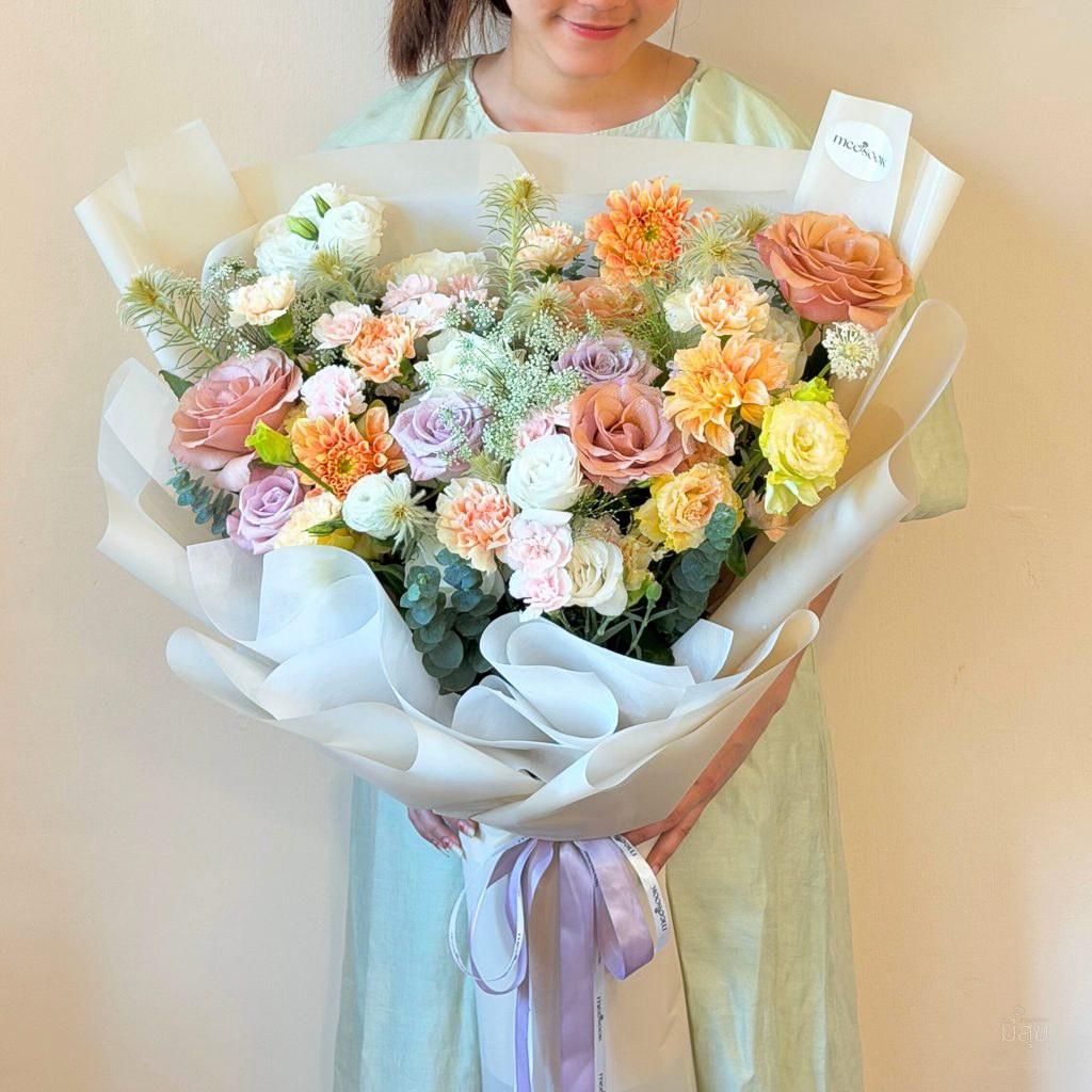 ช่อดอกไม้โทนเอิร์ธ-ม่วง Gentle Elegance ไซส์ L — ช่อครบรอบที่ดูสุขุมมีระดับ