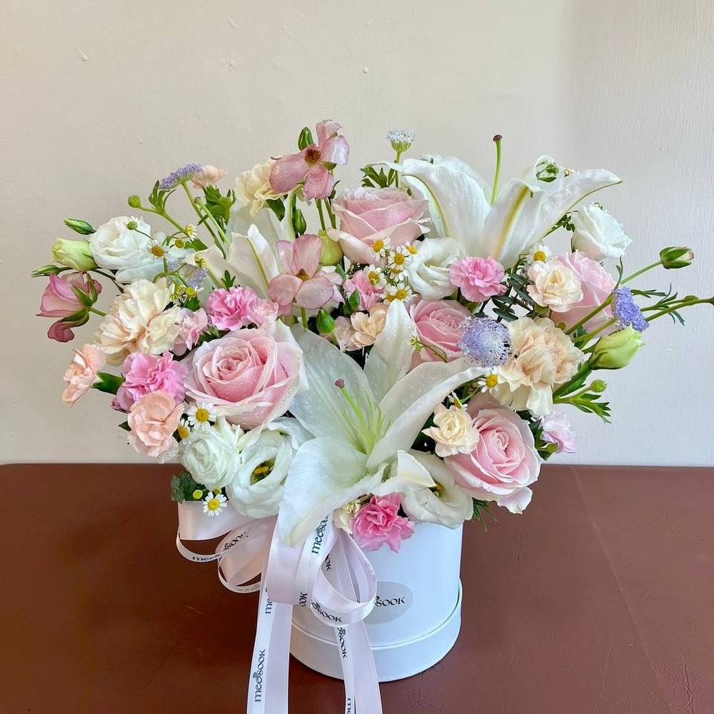 กล่องดอกไม้พาสเทลขาวชมพูพีช — ละมุนที่สุดของ Everyday Garden