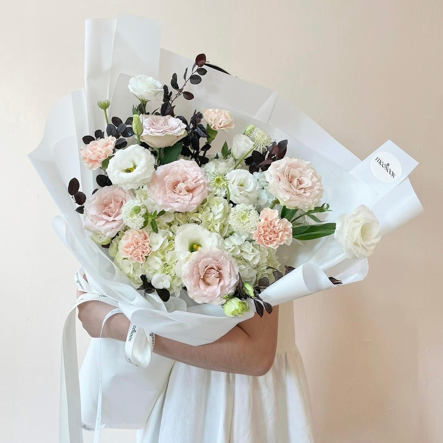 meesook's Earth and white Elegance